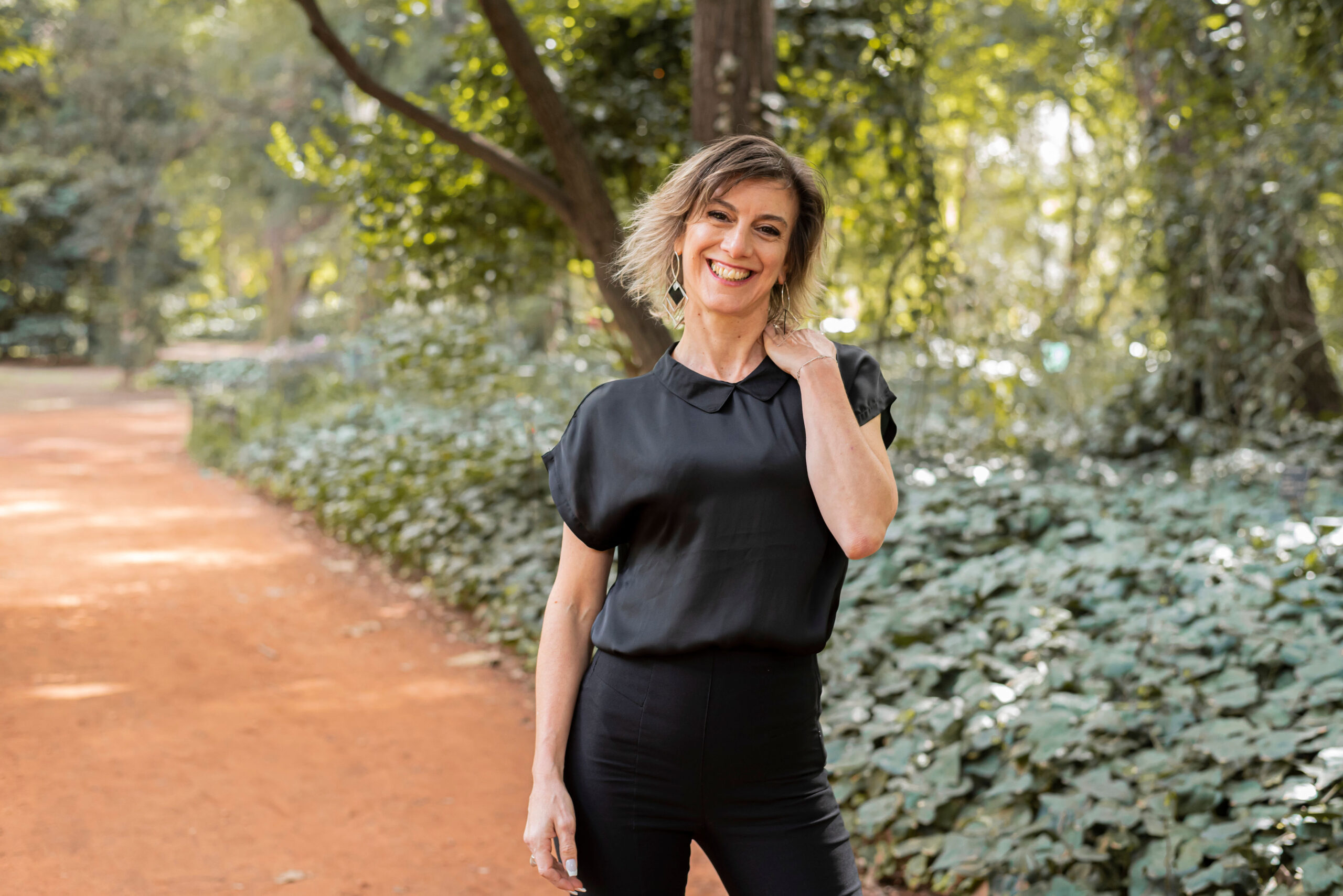 Retrato de Melisa Corrales en un bosque